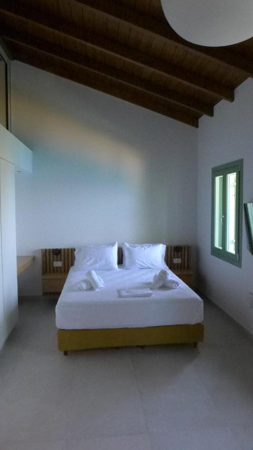 Caltabania Suites Áyios Nikítas Екстериор снимка
