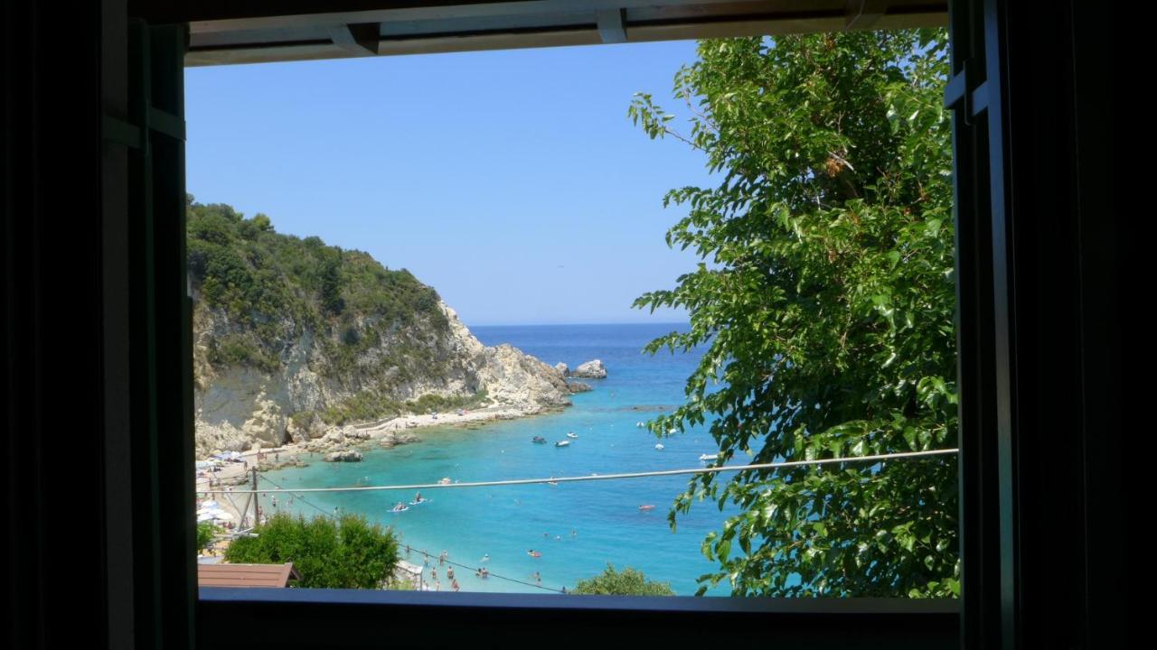 Caltabania Suites Áyios Nikítas Екстериор снимка