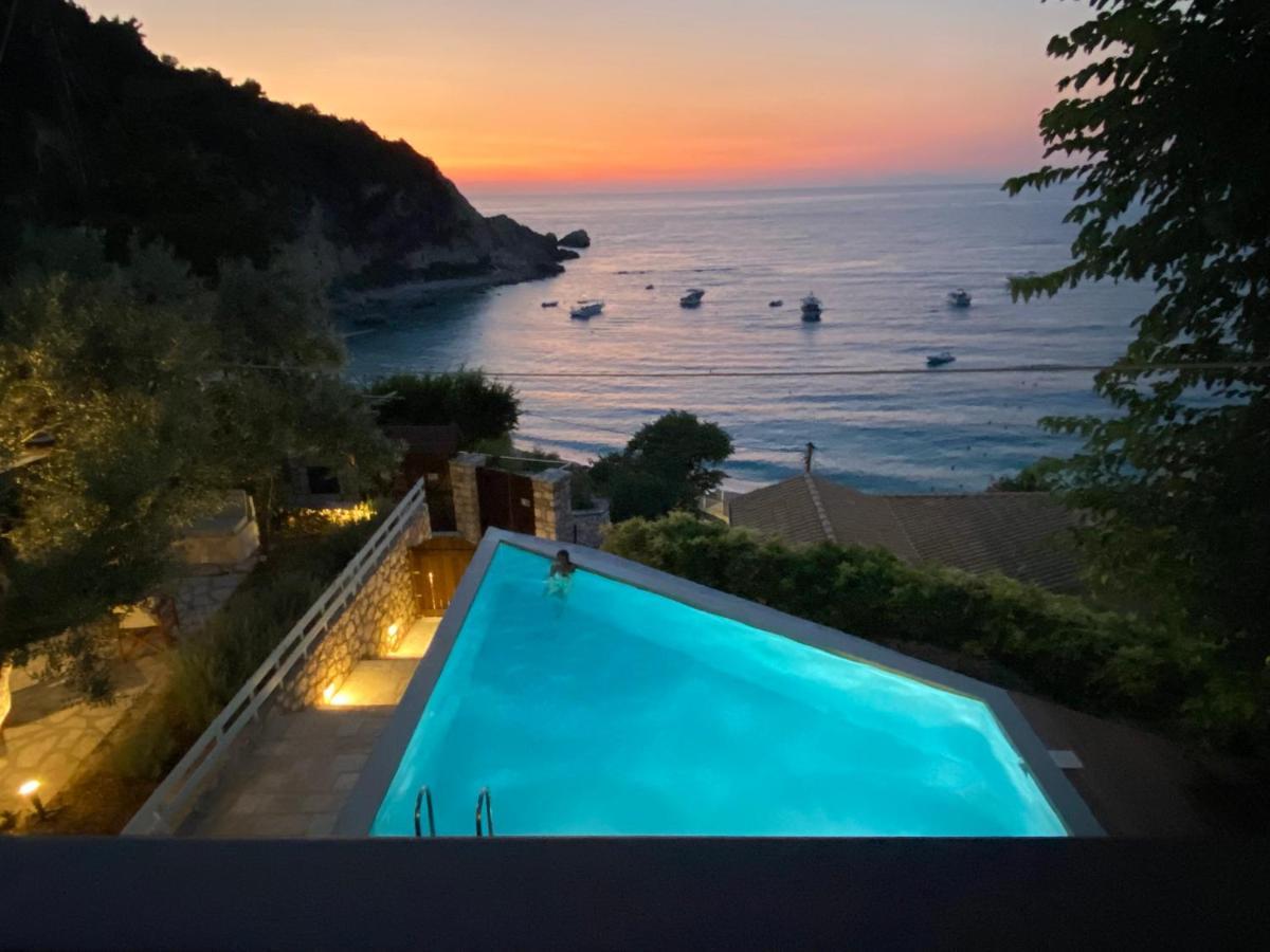 Caltabania Suites Áyios Nikítas Екстериор снимка