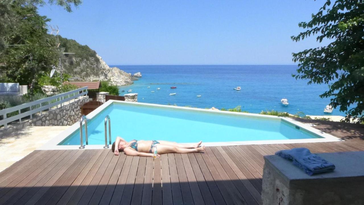 Caltabania Suites Áyios Nikítas Екстериор снимка