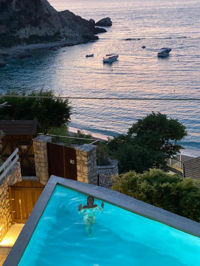 Caltabania Suites Áyios Nikítas Екстериор снимка